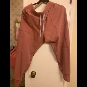 Selling the recent drop of Mauve the joggers Qua